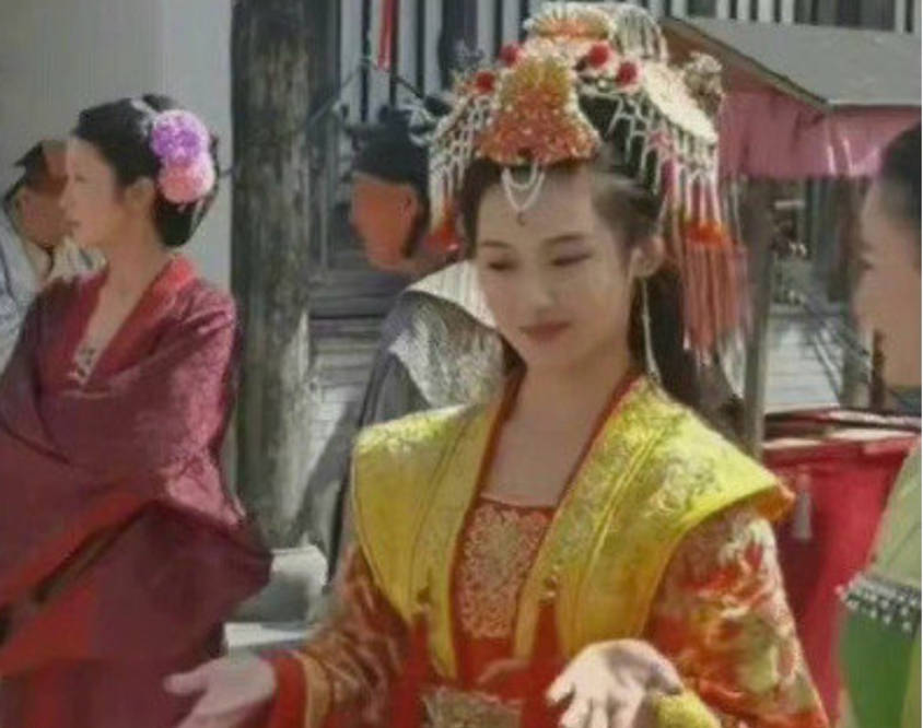 杜冰雁|炒冷饭毁经典!《上错花轿嫁对郎》被翻拍,服化道劝退路人