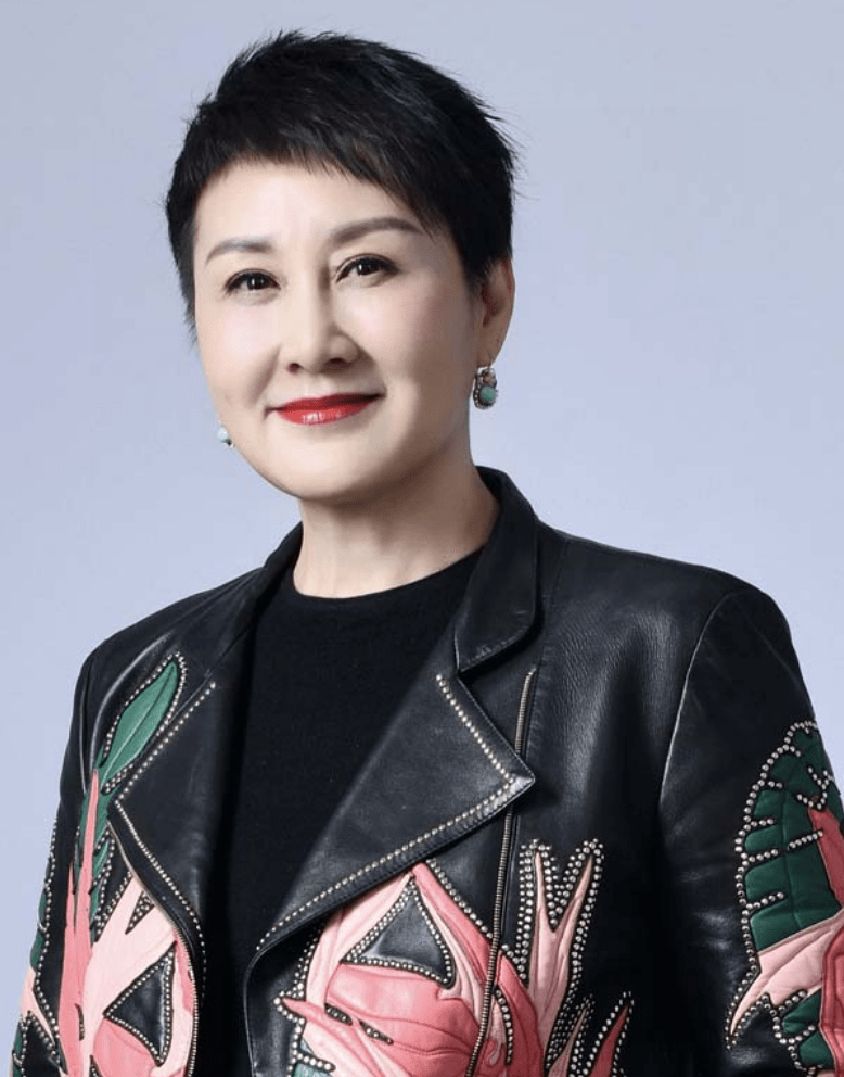 张凯丽-34岁嫁给作家,和丈夫相爱26年,却从不让女儿79喊她妈妈