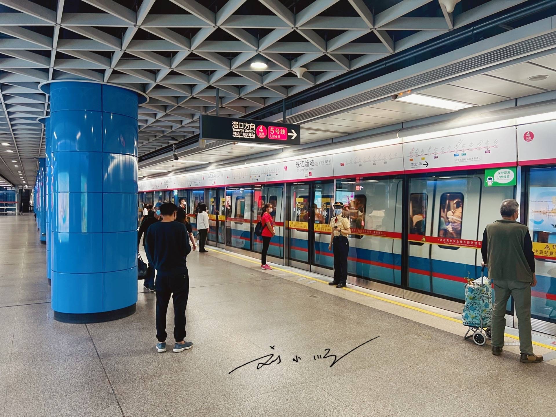 广州市荔湾区有个尴尬的地铁站，明明两条地铁线交汇，却无法换乘