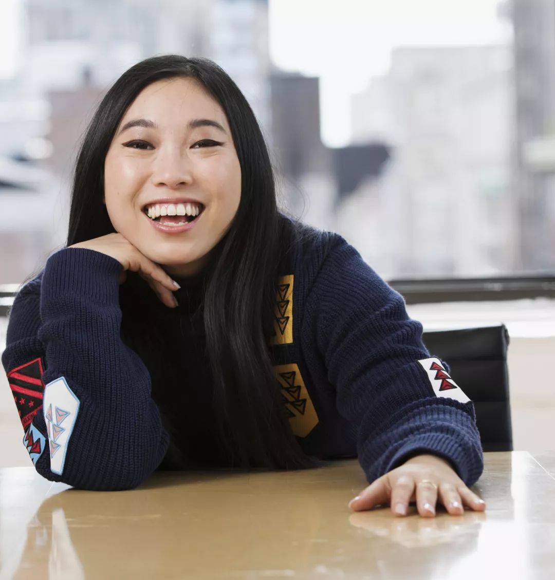 因为|奥卡菲娜:创造历史影后却惨遭谩骂,原因仅仅是因为长得丑?!