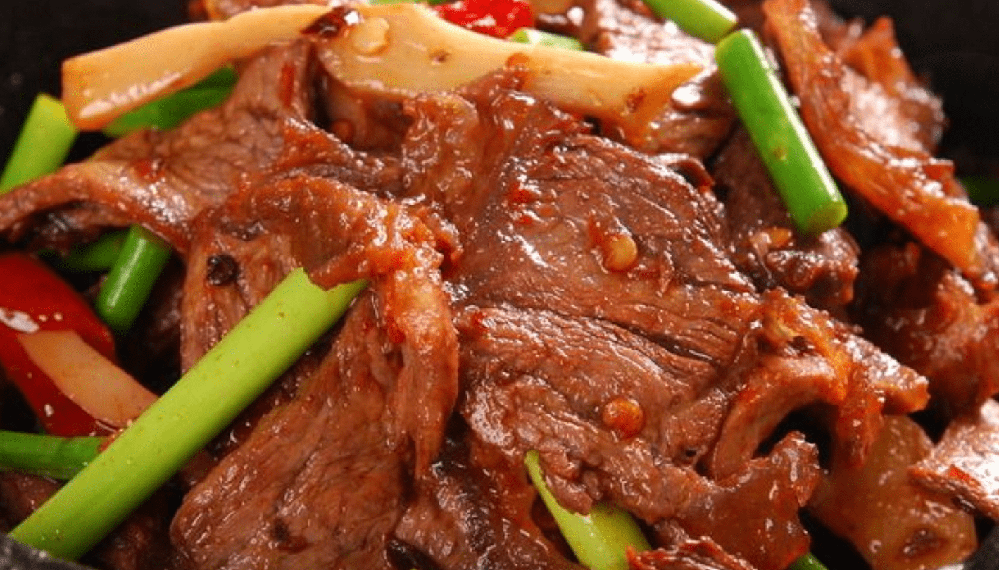 小盘牛肉的做法，色泽红亮，软烂入味全是肉，吃着真过瘾