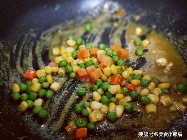 咖喱鱿鱼|教你在家做咖喱鱿鱼包饭，做法简单，看着就有食欲，赶紧试试吧！