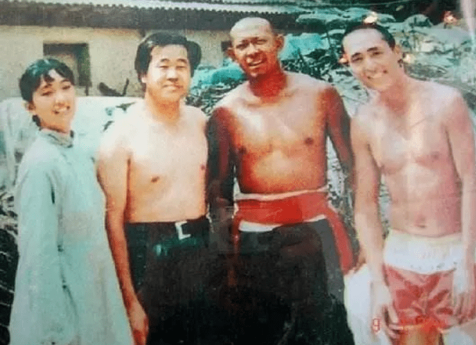 方收|冯小刚：就这样和张艺谋拉开了差距，一个是靠自己，一个是靠贵人？？