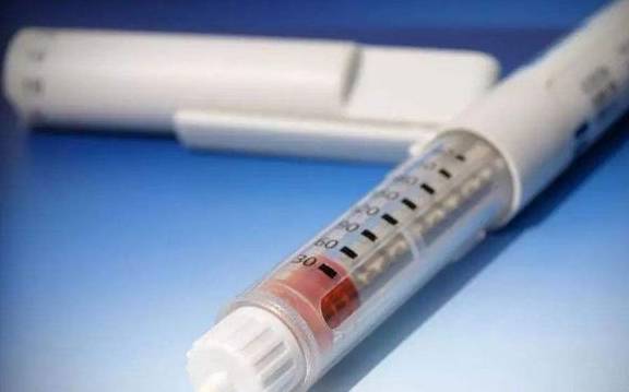 血糖|为什么糖尿病容易出现低血糖？有哪些症状，应该如何自救呢？