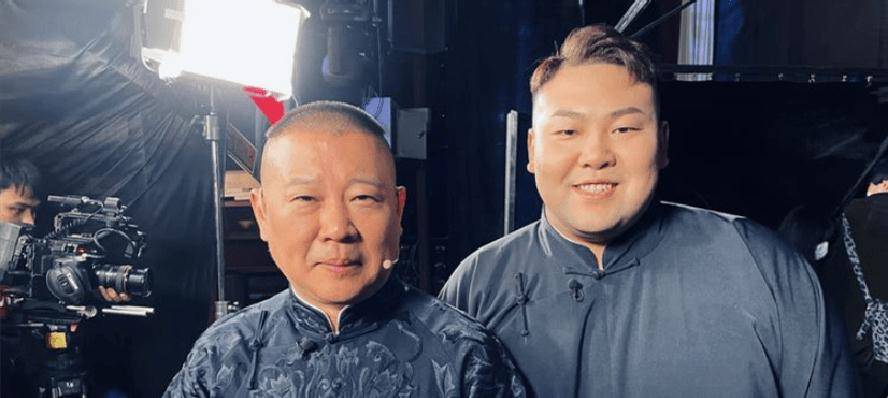 纯情阿伟喜从天降,自带喜感的演员,天生捧哏好材料_舞台_郭德纲_喜剧