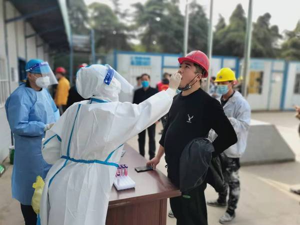 筑牢疫情防控防线辖区建筑工地启动全员核酸检测