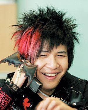 八卦爆料范丞丞渐变蓝，鞠婧祎浅粉，顶流爱的高调发色，素人真别轻易尝试