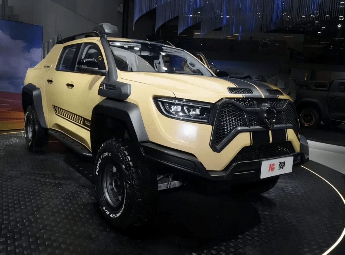 27万起20t8at氮气减震双备胎的长城龙弹炮能硬刚坦克300吗