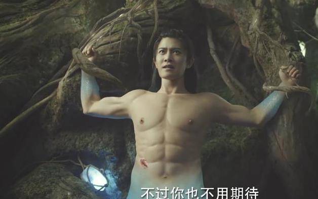 鱼尾|《与君初相识》首播！任嘉伦腹肌太假，热巴颜值在线妆造却拖后腿