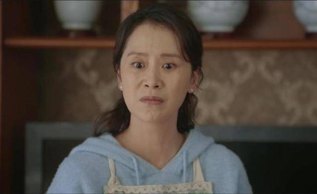 演技|全素颜出镜！没想到45岁的海清，以这样的方式打出“王炸”