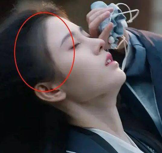 鞠婧祎鞠婧祎晒素颜照，暴露真实发量，看清额头胎毛：没眼花？