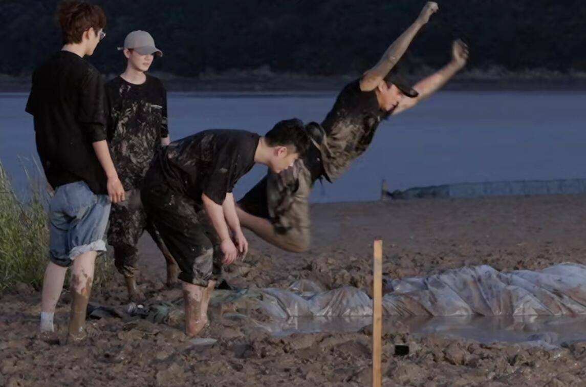 电影|《五哈》鹿晗回归有主题有笑点，但也暗示着后期将有至少3次尴尬？？