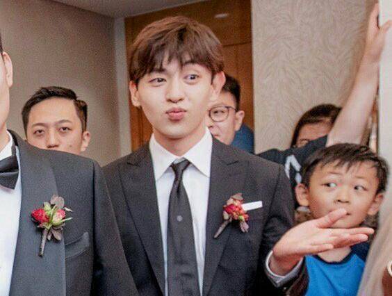 原创邓伦艺考时住80块钱一晚的地下室普通家庭出身经济条件并不好