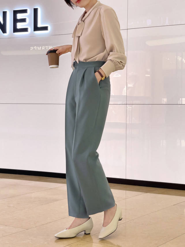 黑色 30+的女性春节穿什么鞋子好看？学会时尚博主这样搭配，简约洋气