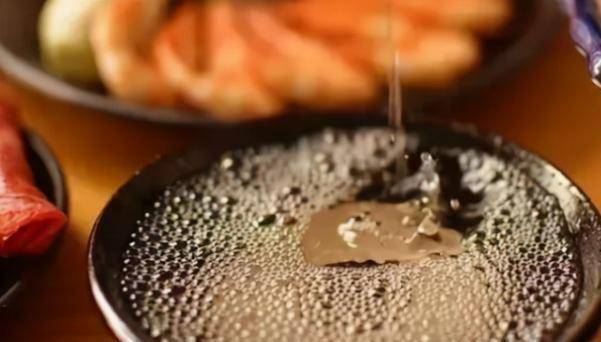 原料|买白酒,无论大牌小牌,只要瓶身有这“8个字”都是香精勾兑酒