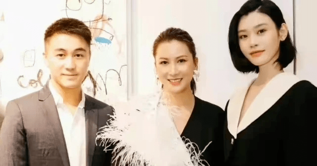 身材 阔太奚梦瑶把女儿当成公主养！一条口水巾就要两百，穿家居服超美