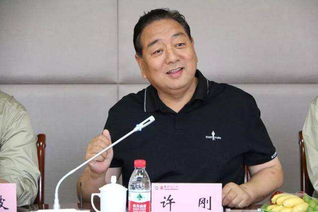 现任龙佰集团股份有限公司控股股东,实际控制人,党委书记,董事长,董事