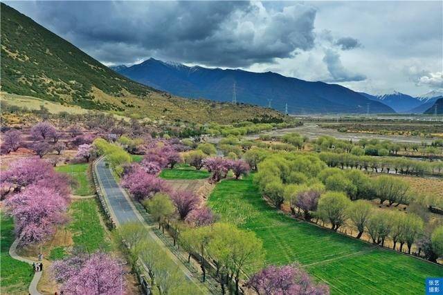 西藏|西藏巴松措风景如画，湖中央有座距今1500年空心岛，有小瑞士之称