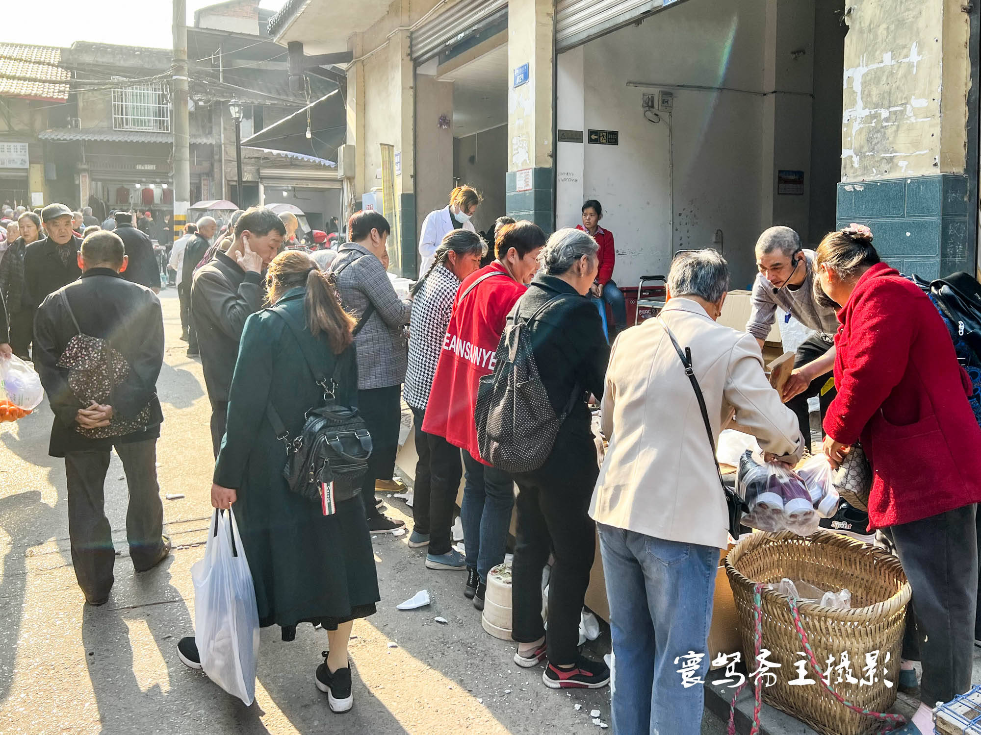 病例|3月9日来北碚静观赶场顺便买树苗，那天重庆没有本土病例集市上很热闹