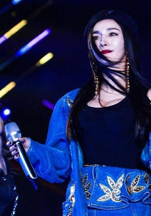 《 野狼disco》,全场都嗨翻了,杨幂的京式rap,让观众刮目相看