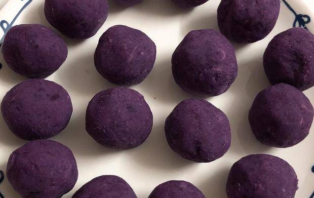 做法|饺子皮别只知道包饺子，来做这种饼，美味香甜，当早餐太合适了