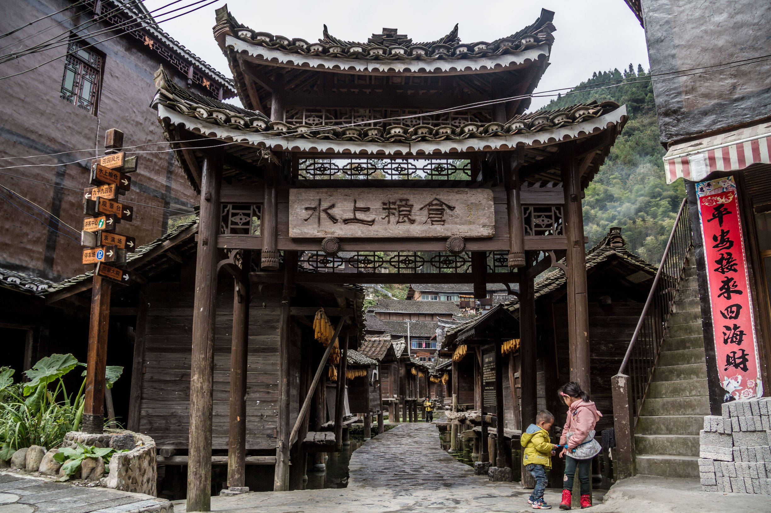 原创苗寨独有的水上粮仓已有600多年历史祖先智慧的结晶