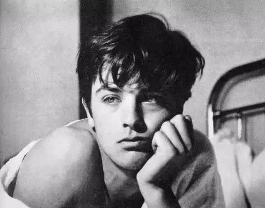 电影|阿兰·德龙还活着，但他告别世界的大幕已拉开