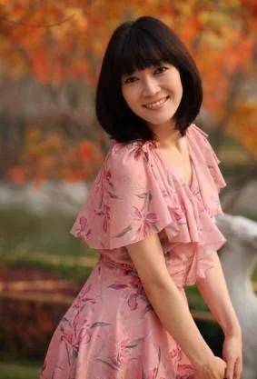 真正让她成名的就是在《伪装者》里饰演的南田洋子,凭借这个角色而