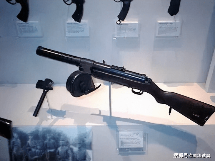 这其实就是一挺冲锋枪,一战那会德国人使用的mp18冲锋枪