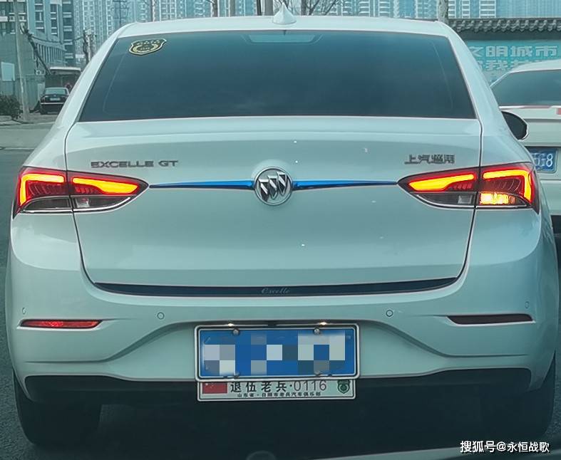 退役老兵回归社会,车上有这个小牌子的,可能有三种想法_军营_生活