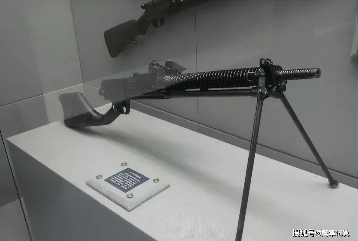 原创歪把子机枪装子弹时要刷油是真的吗为什么