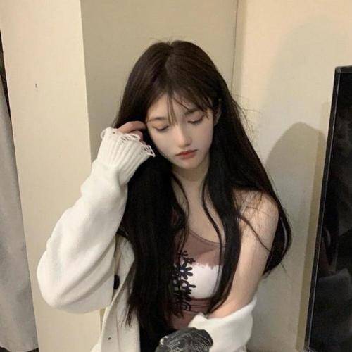 图片 ,能营造伪V 领的感觉,