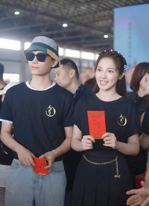 彭小苒|彭小苒新戏《春闺梦里人》杀青，古装颜值提升，搭档95后小生？？