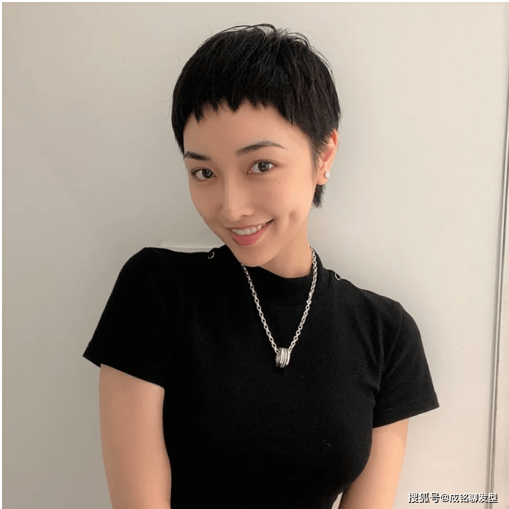 发型发量少又细软的女生适合什么发型？这三种发型，显发量又洋气减龄