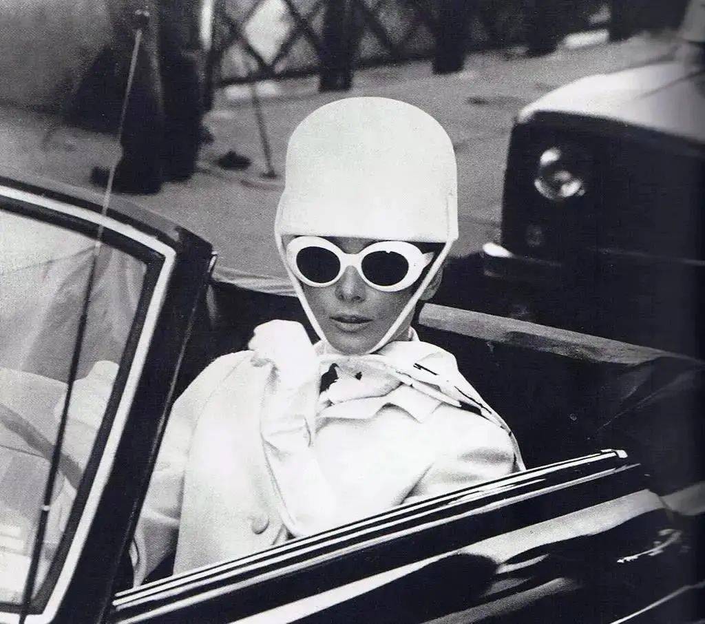 设计 走进“未来主义时尚”……