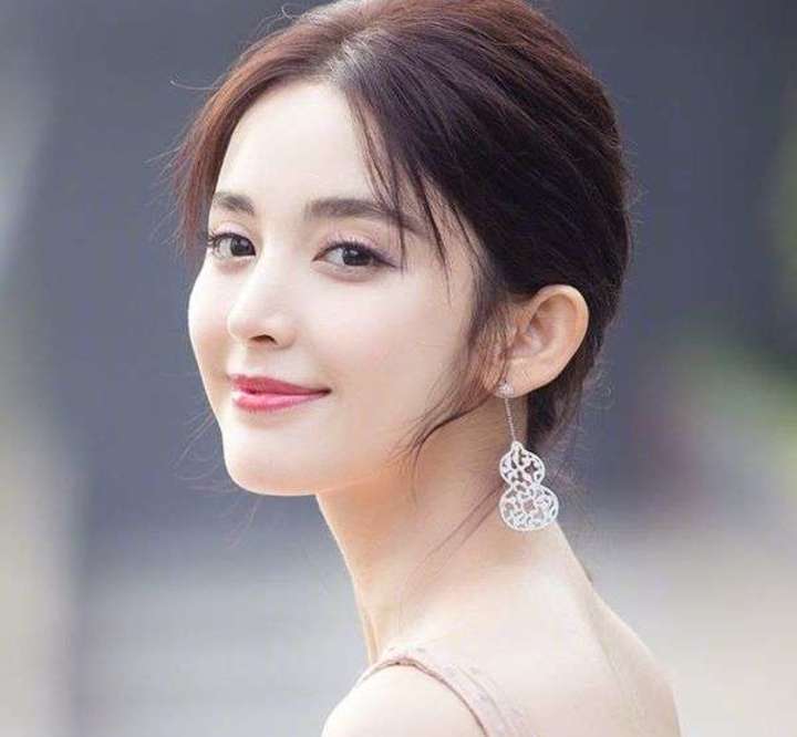 对比美女得看素颜!20位女星妆前妆后大对比,谁驾驭住了卸妆的考验??