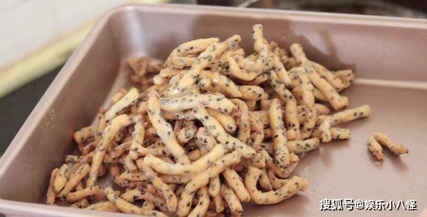 食品|用鸡蛋和面粉做的小零食,吃起来嘎嘣脆,炸一大锅都不够吃