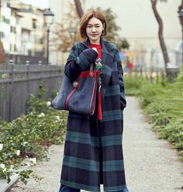 老公 阔太安以轩为女儿庆满月，小S与老公出席，穿着简单合照却更时髦