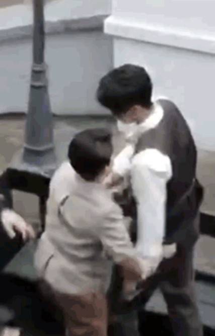 因为|网红、资源咖、陷插足争议、撞脸……怎么观众越来越喜欢她？？