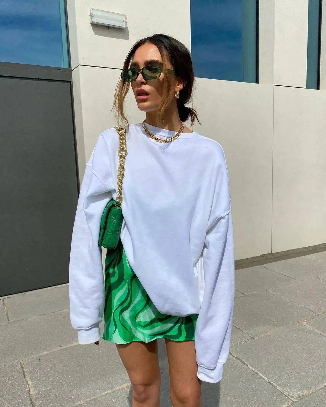 黑色 2022春夏流行色趋势:香菜色!