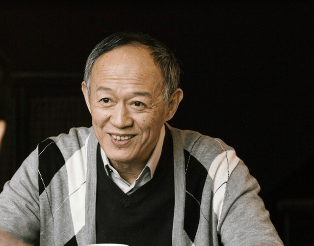 原创老来得子的男星王刚60岁张纪中69岁而他82岁个个老当益壮