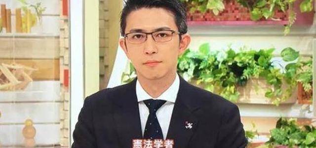 要求39岁法学教授因“颜值”走红，禁欲系气场，网友：不在五行内