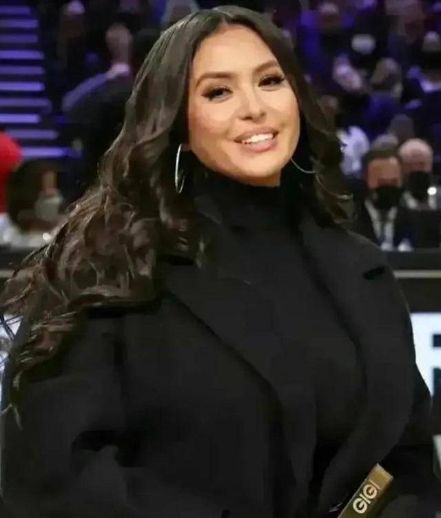 原创瓦妮莎生4个小孩体重超200斤追求者络绎不绝20亿遗产不是重点