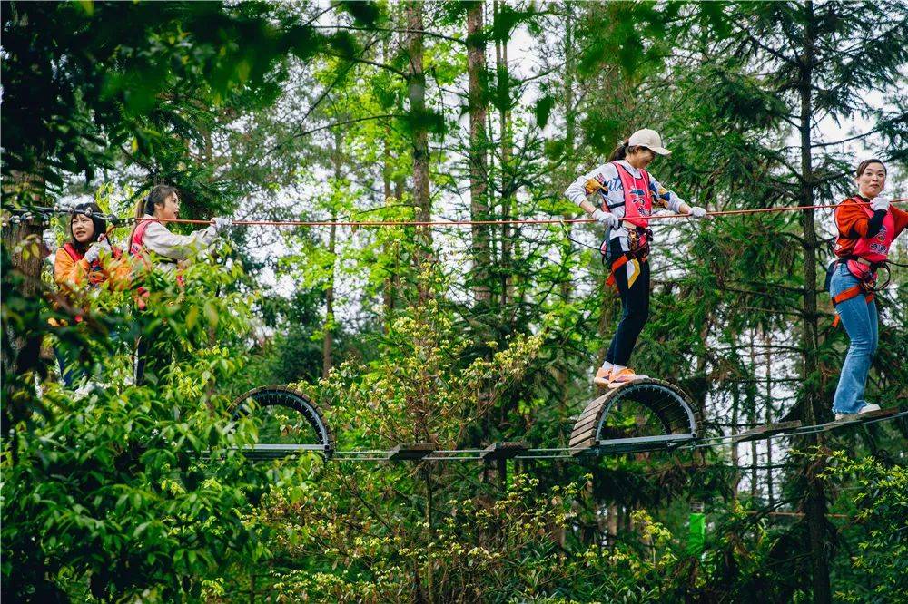 武隆旅游在万峰呐溪原乡户外探险乐园挑战自我