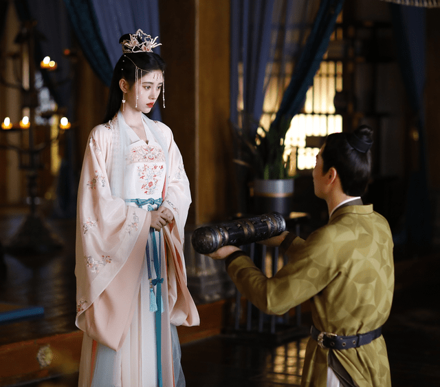 细节|嘉南传：鞠婧祎造型美是美，可看到耳后的斑秃，成败都在造型师