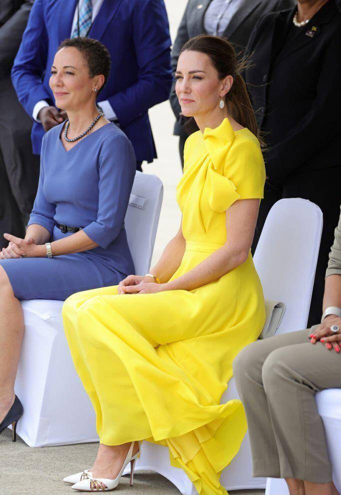 缺点 凯特王妃都有眼角纹了！穿“亮黄”色连衣裙依然无压力，美得迷人