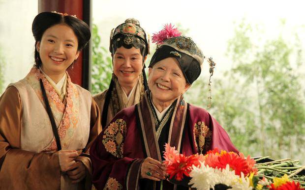 原创红楼梦贾母一向宽厚待人却有两次发怒她在担忧什么