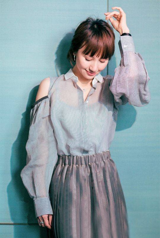 效果 袁泉真是“基础款”代言人！春天学她这样穿衬衫，气质高级又减龄