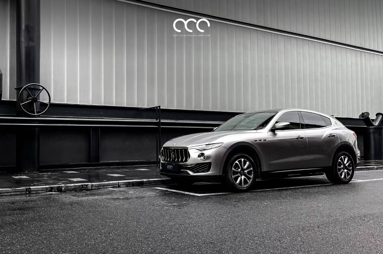 金属质感拉满玛莎拉蒂莱万特petgt银典藏版改色膜漫彩