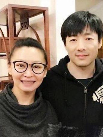 原创被张艺谋嫌弃长相一般逼自己成最好的老师丈夫是祖峰